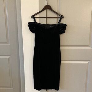 Laundry By Shelli Segal Black Velvet Off-Shoulder Dress